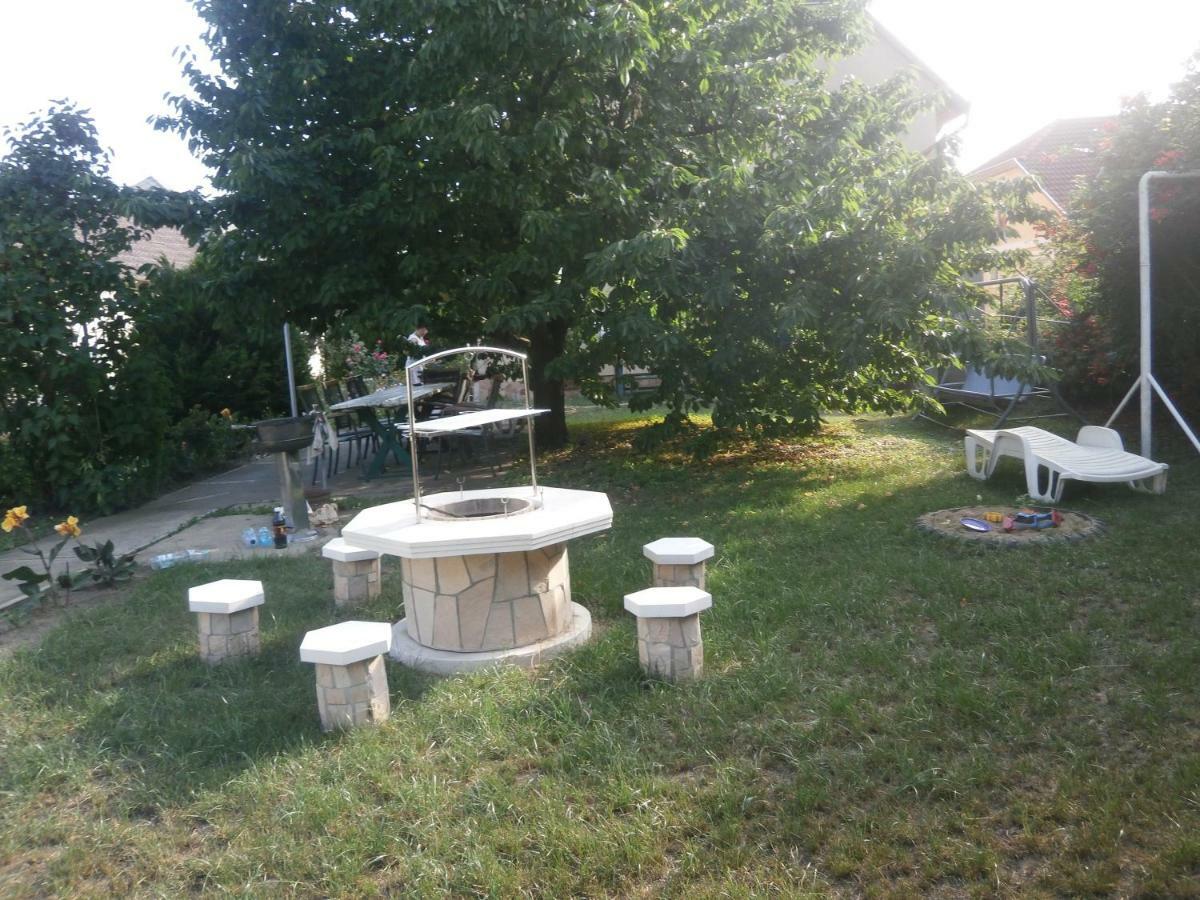 Tuenderkert Apartmanok Hajdúszoboszló Buitenkant foto