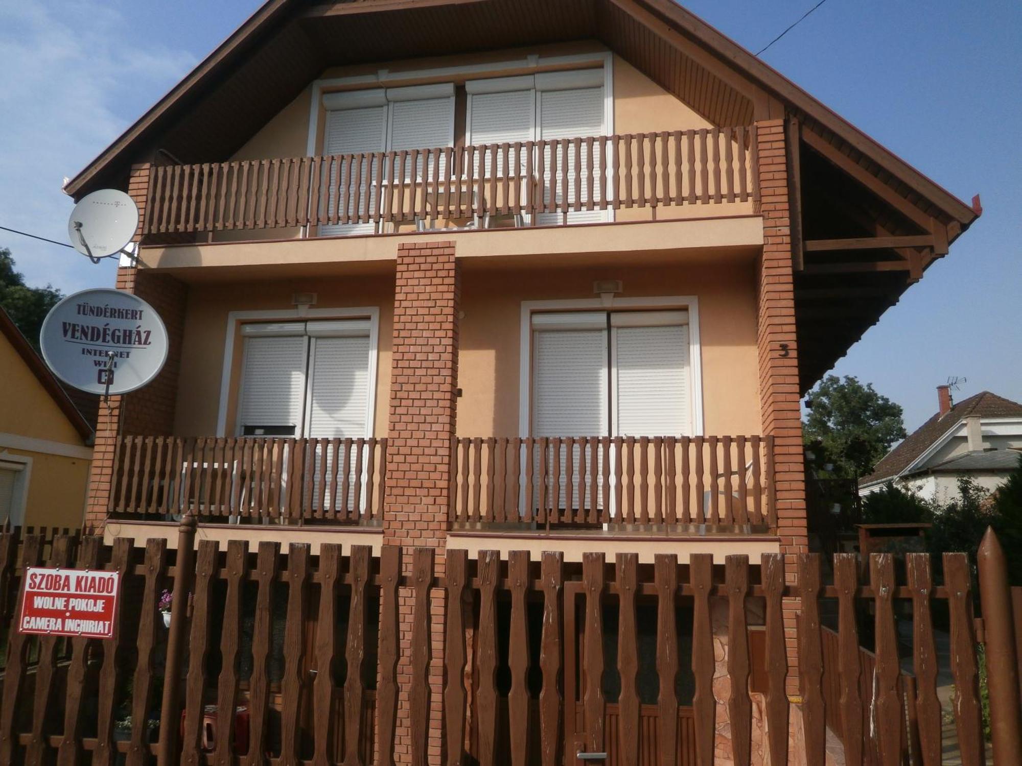 Tuenderkert Apartmanok Hajdúszoboszló Buitenkant foto