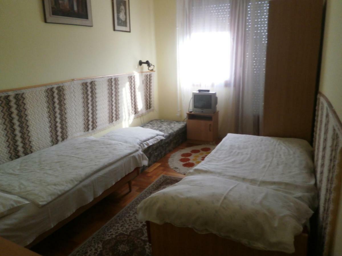 Tuenderkert Apartmanok Hajdúszoboszló Buitenkant foto