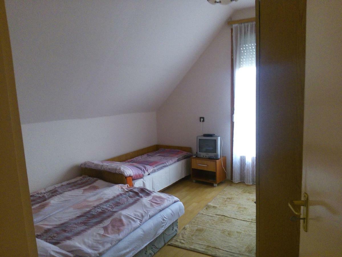 Tuenderkert Apartmanok Hajdúszoboszló Buitenkant foto